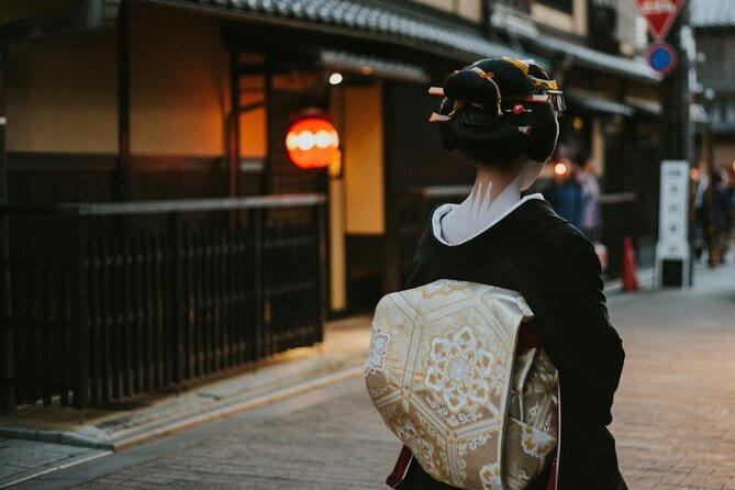 Kyoto Gion Early Morning Walking Tour - Hanamikoji Street and the geisha district
