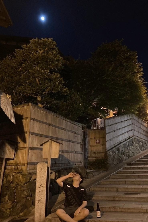 Kyoto: Gion Evening Walk with Hidden Gems, Geisha & Sake - Hanamikoji Street and the world of Geiko