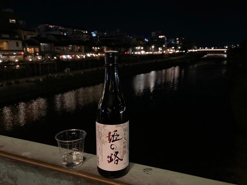 Kyoto: Gion Evening Walk with Hidden Gems, Geisha & Sake - Yasaka Pagoda and Hōkan-ji Temple