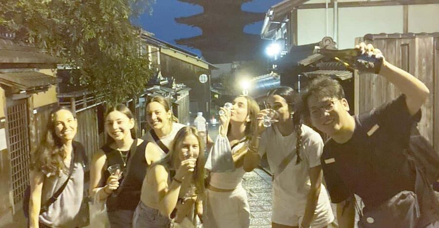 Kyoto: Gion Evening Walk with Hidden Gems, Geisha & Sake - What the sake adds to the evening