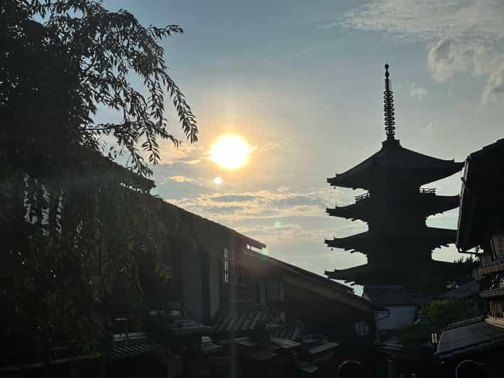 Kyoto: Gion & Geisha district evening tour - Why evening is the right time for this Kyoto walk