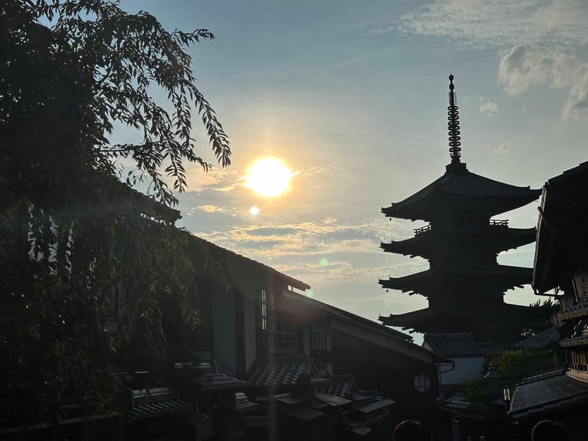 Kyoto: Gion & Geisha district evening tour - Ending at Yasaka Shrine