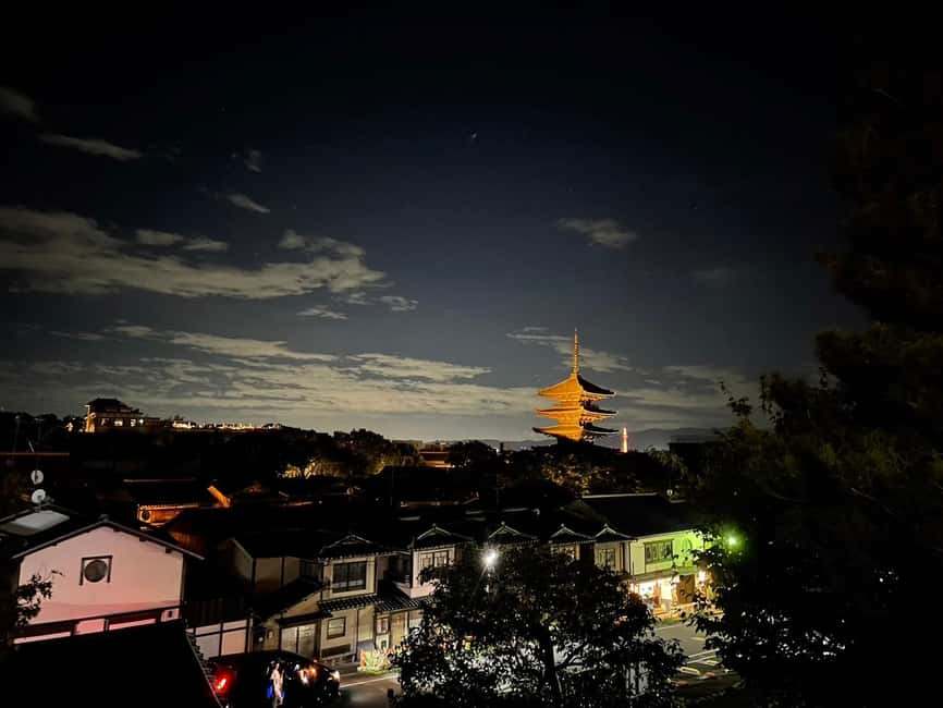 Kyoto: Gion & Geisha District Night Time Walking Tour - A quiet pause in Maruyama Park