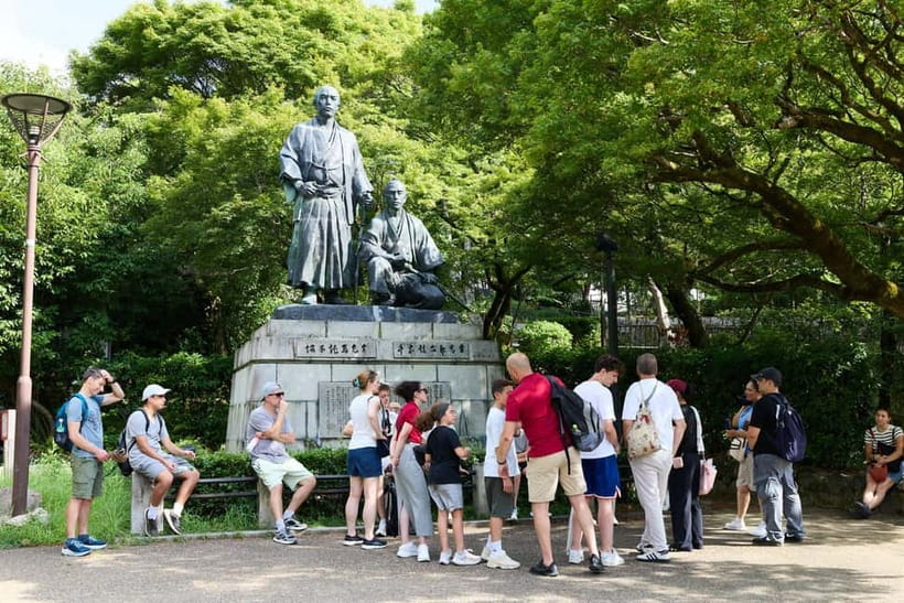 Kyoto: Gion Geisha District Walking Tour and Hidden Gems - Maruyama Park and a breather among the temples