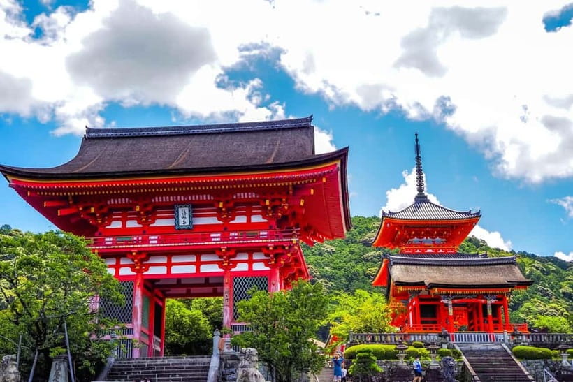 Kyoto: Gion Geisha District Walking Tour and Hidden Gems - What $25 gets you