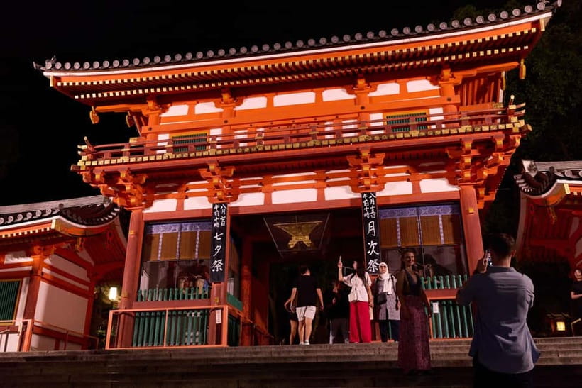 Kyoto: Gion Geisha District Walking Tour - Stories of Geisha - Gion after dark
