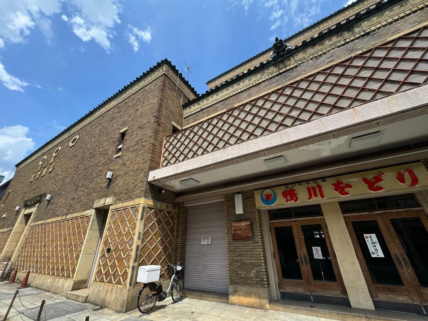Kyoto: Gion Geisha District & Yasaka Shrine Walking Tour - Yasaka Shrine and Gion’s spiritual center