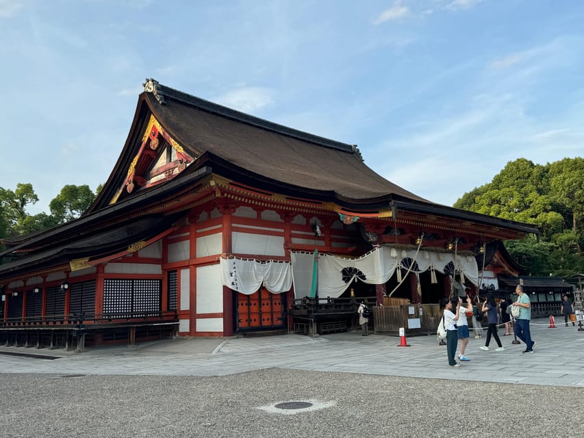 Kyoto: Gion Geisha District & Yasaka Shrine Walking Tour - Daylight, weather, and the right expectations