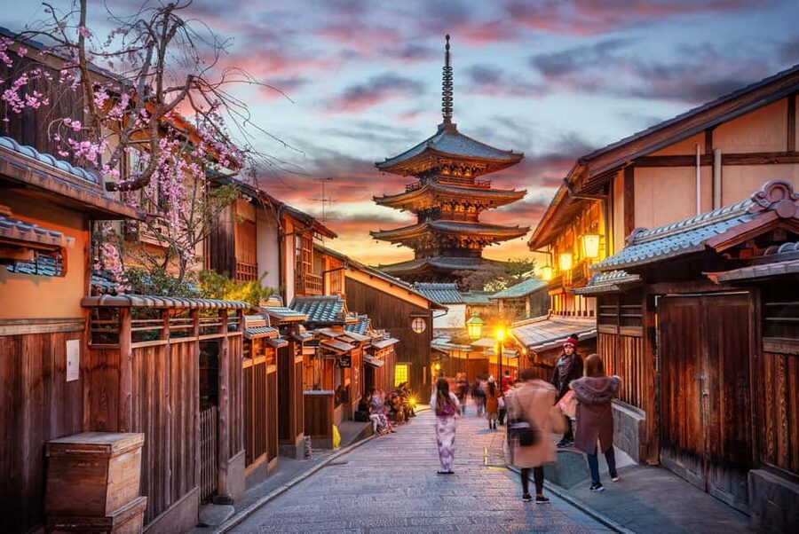Kyoto: Gion Hidden Gems & Geisha Culture Tour - Why Gion is best understood on foot