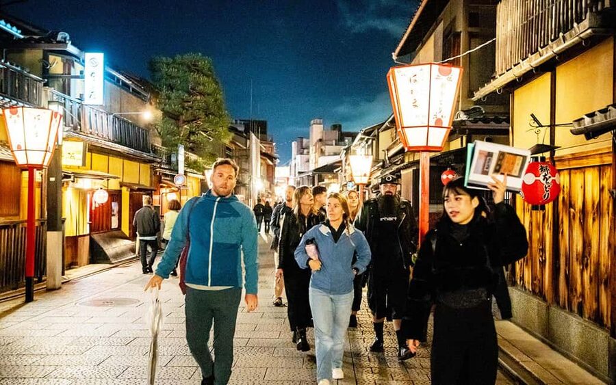 Kyoto: Gion Hidden Gems & Geisha Culture Tour - Tatsumi-jinja, a small shrine with a local feel