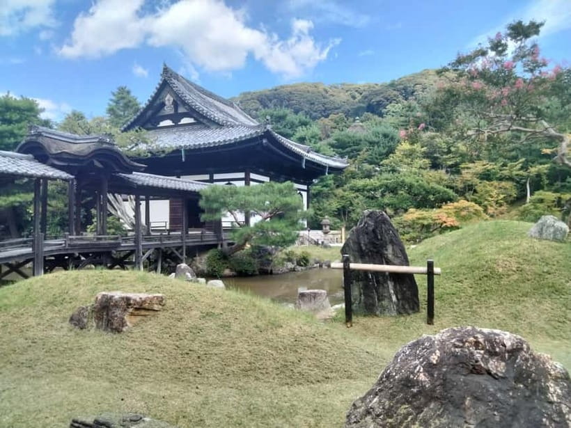 Kyoto: Gion Highlights & Hidden Treasures Guided Tour - A thoughtful route through Kyoto’s Gion district