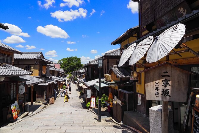 Kyoto Gion Historical Walking Tour - What the guides add to the walk