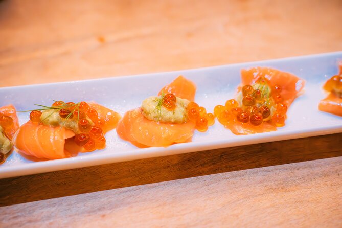 Kyoto: Gion Local Food Tour (Taste 15 Dishes) - Stop three: sushi and tempura near Gion Shirakawa