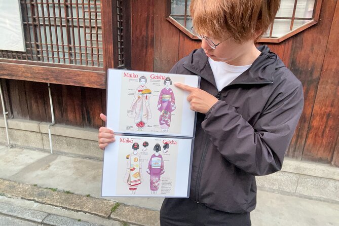 Kyoto: Gion Magical Night Walking Tour - Yasaka Shrine: a fitting finish