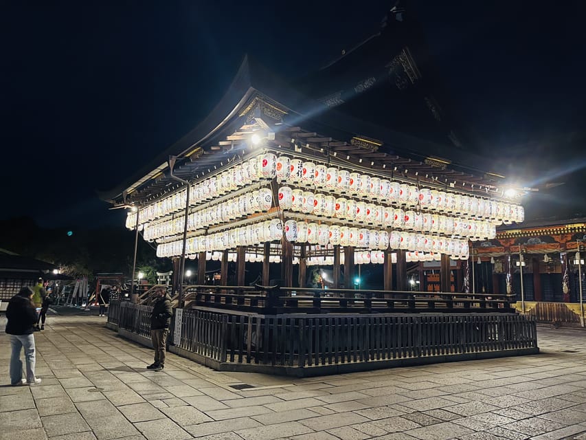 Kyoto: Gion Magical Night Walking Tour with Geisha Trivia - Quiet paths and the 1,000-year-old shrine