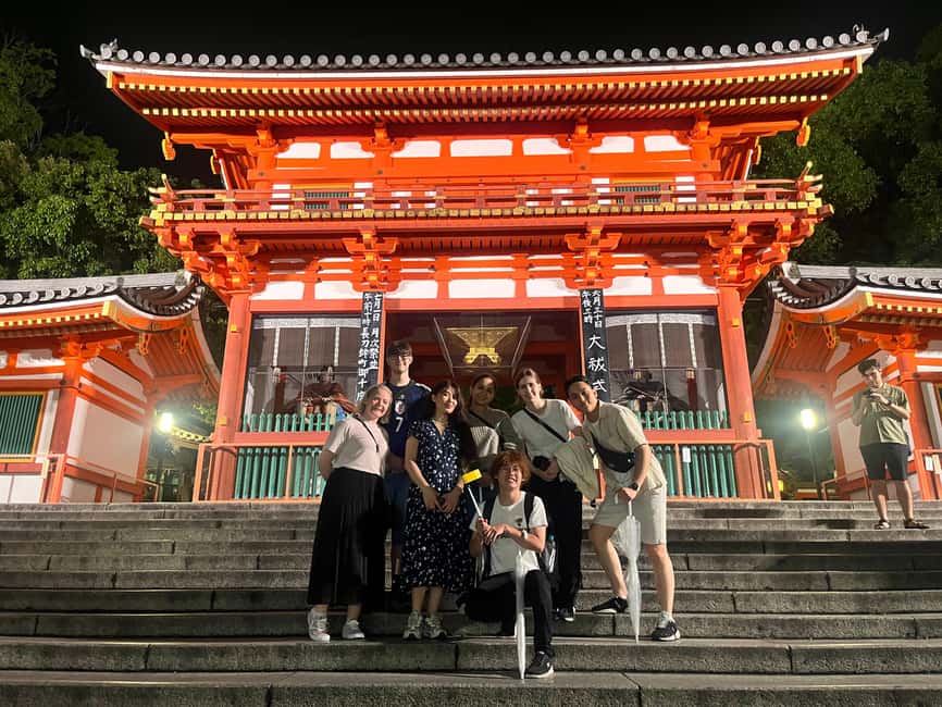 Kyoto: Gion Magical Night Walking Tour with Geisha Trivia - What the small group changes