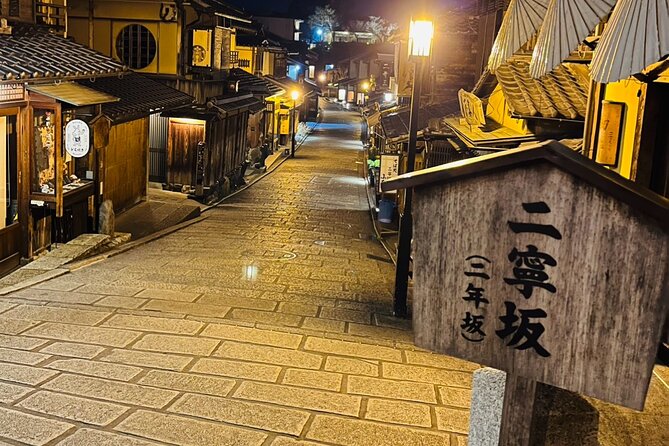Kyoto: Gion Magical Night Walking Tour - Gionmachi Minamigawa: the first look at geisha Kyoto
