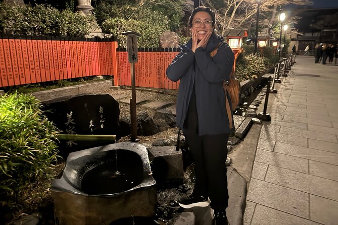 Kyoto Gion Night Tour: Discover Geisha District and Hidden Gems - Yasaka Shrine, the final 15 minutes