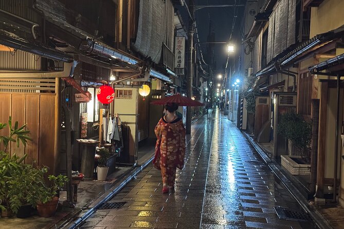 Kyoto Gion Night Tour: Discover Geisha District and Hidden Gems - Hanamikoji Street, the first 10 minutes