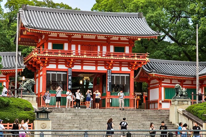 Kyoto Gion Night Walk & Geisha District Guided Tour - Yasaka Shrine, Gion’s spiritual anchor
