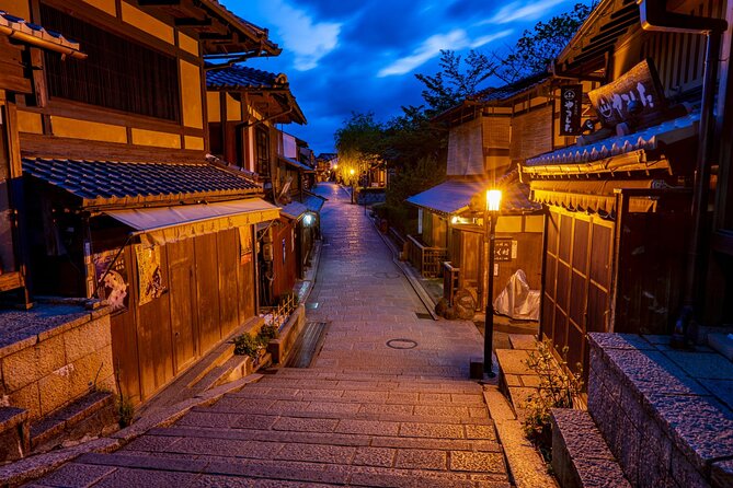 Kyoto: Gion Night Walking Tour with Geisha Insight - A pause at Tatsumi Daimyojin Shrine