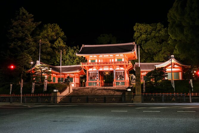 Kyoto: Gion Night Walking Tour with Geisha Insight - Learning how to behave around geisha and maiko
