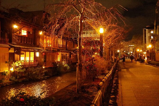 Kyoto: Gion Night Walking Tour with Geisha Insight - From old Gion to modern Kawaramachidori