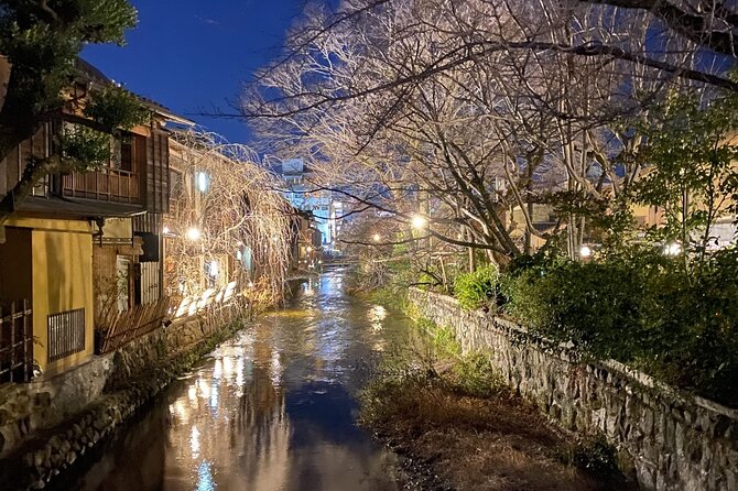 Kyoto: Gion Night Walking Tour with Geisha Insight - What the two-hour format gives you