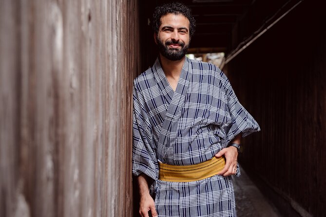 Kyoto Gion Photoshoot - Private Session | Pro Photographer - Starting at Yasaka Shrine’s West Gate