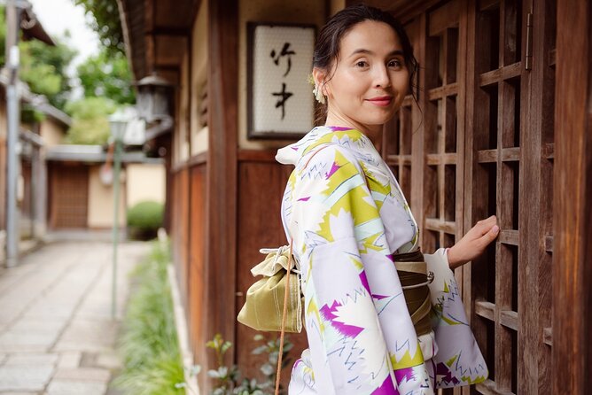 Kyoto Gion Photoshoot - Private Session | Pro Photographer - Thirty edited images, selected through an online gallery