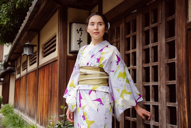 Kyoto Gion Photoshoot - Private Session | Pro Photographer - Is $163.30 per person a fair price?