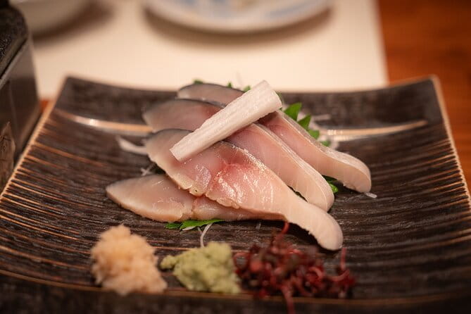 Kyoto: Gion & Pontocho Food Tour with 13 Dishes - Two drinks help explain the izakaya setting