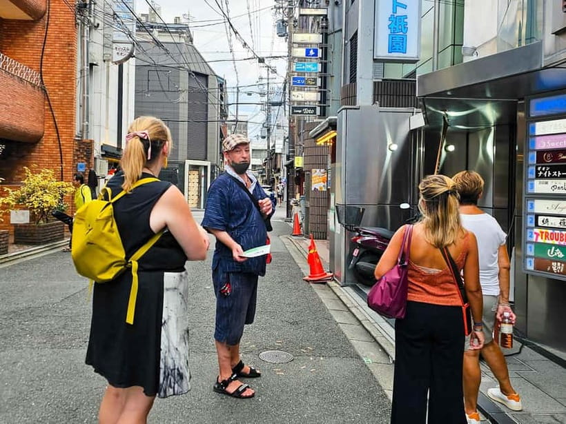 Kyoto: Gion Sunset Walking Tour with Local Guide - Yasaka Shrine and Japanese religious customs