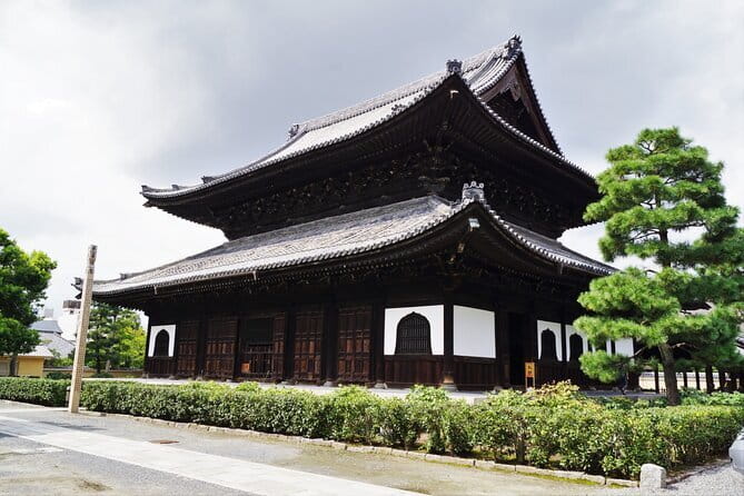 Kyoto: Gion Walking Tour for First-Time Visitors - What the two-hour pace means for you