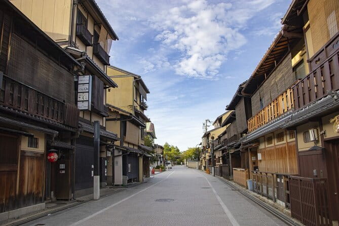 Kyoto: Gion Walking Tour for First-Time Visitors - Kenninji Temple adds a quieter temple setting