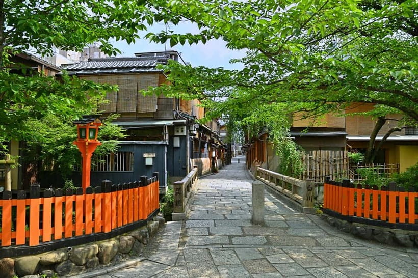 Kyoto: Gion Walking Tour - Starting at the Disney Store in central Kyoto