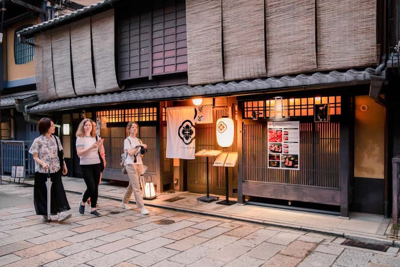 Kyoto: Gion World of the Geisha Guided Walking Tour - How long the walk really takes