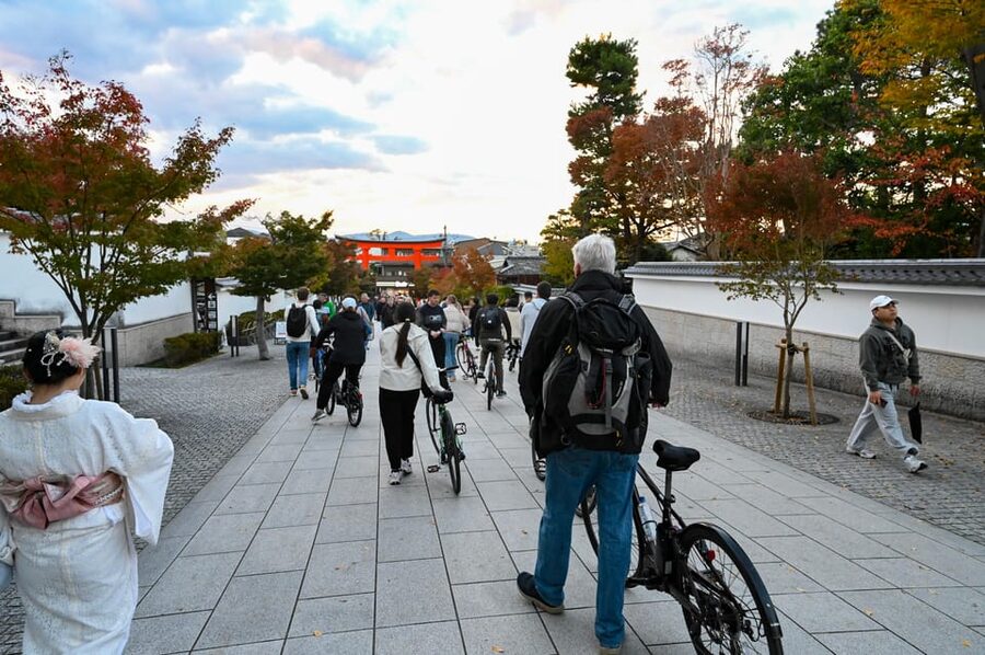 Kyoto: Half-day Guided Bike Tour with Fushimi Inari - Toji, Kyoto’s oldest temple