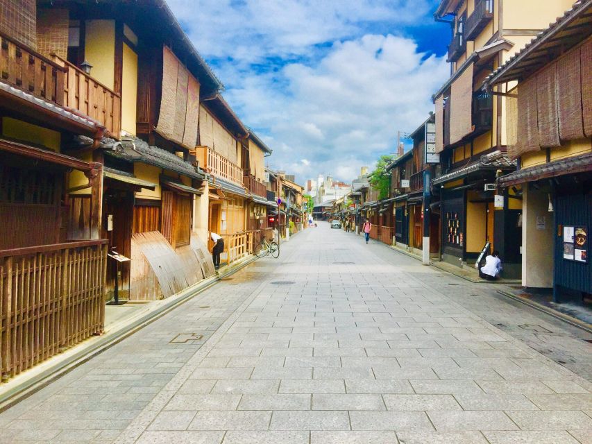 Kyoto: Half-Day Private Guided Tour to the Old Town of Gion - Shirakawa Street and Gion Tatsumi Bridge