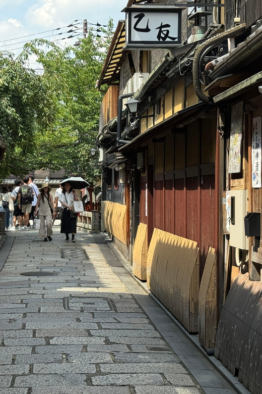 Kyoto: Half-Day Private Tour Gion Geisha District & Kiyomizu - Meeting near Pontocho Street