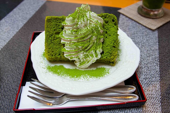 Kyoto Hidden Gem Food Tour in Fushimi - What the guide adds to each bite
