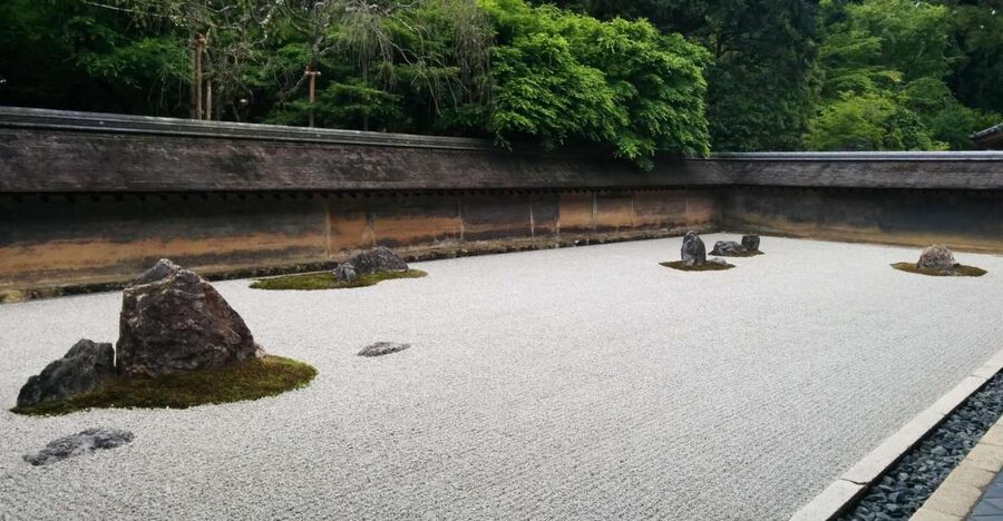 Kyoto Highlights 7-Hour Private Guided Tour - The southeast route: sake, torii gates, and Kyoto’s old slopes