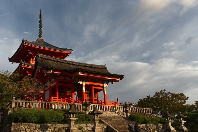 Kyoto Highlights: Half Day Customized World Heritage Walking Tour - The central Kyoto route: Gion, Kiyomizudera, and Nijo Castle