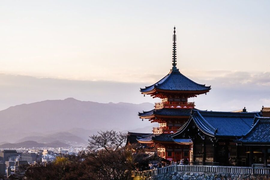 Kyoto: Historic Higashiyama Walking Tour - Why this route works so well in four hours