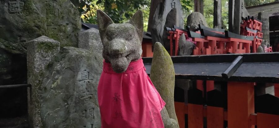 Kyoto: Historic Higashiyama Walking Tour - Sannenzaka turns the walk into a street-level experience
