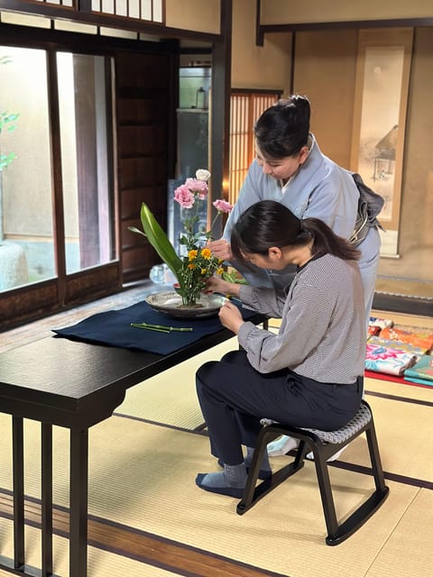 Kyoto: Ikebana (Japanese Flower Arrangement) - Entering Tondaya, a 140-year-old Kyoto townhouse