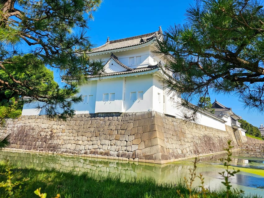 Kyoto: Imperial Palace & Nijo Castle Guided Walking Tour - Why these two Kyoto sites belong together