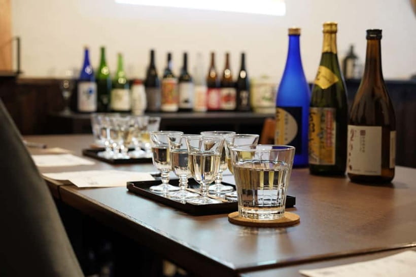 Kyoto: Insider Sake Experience with 7 Tastings and Snacks - Learning to read a Japanese sake bottle