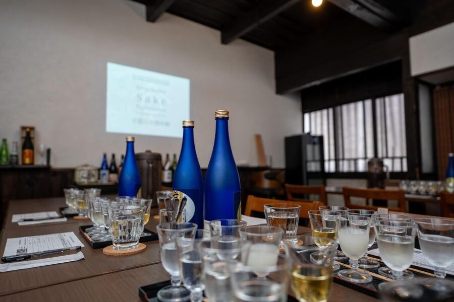 Kyoto: Insider Sake Experience with 7 Tastings and Snacks - Hot or cold? Serving advice you can use at dinner