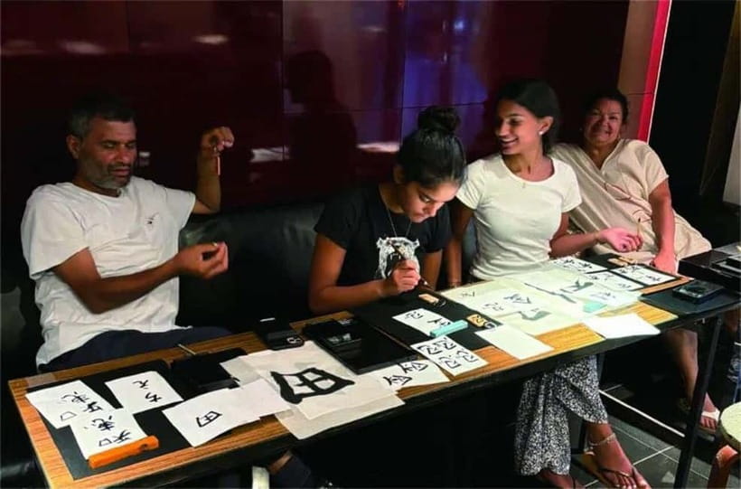 Kyoto: Japanese Calligraphy Class - Practicing basic Kanji on washi paper